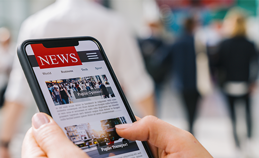 online-news-on-mobile-phone-close.png