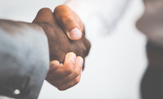 handshake-between-african-caucasian-man