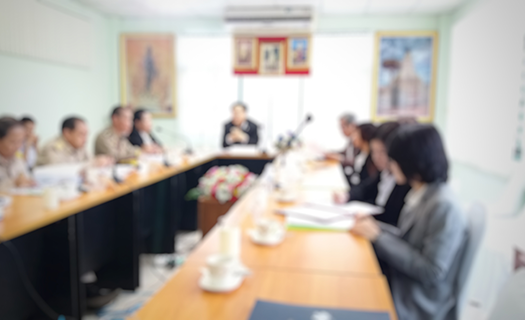 people-meeting-room-blurred-image
