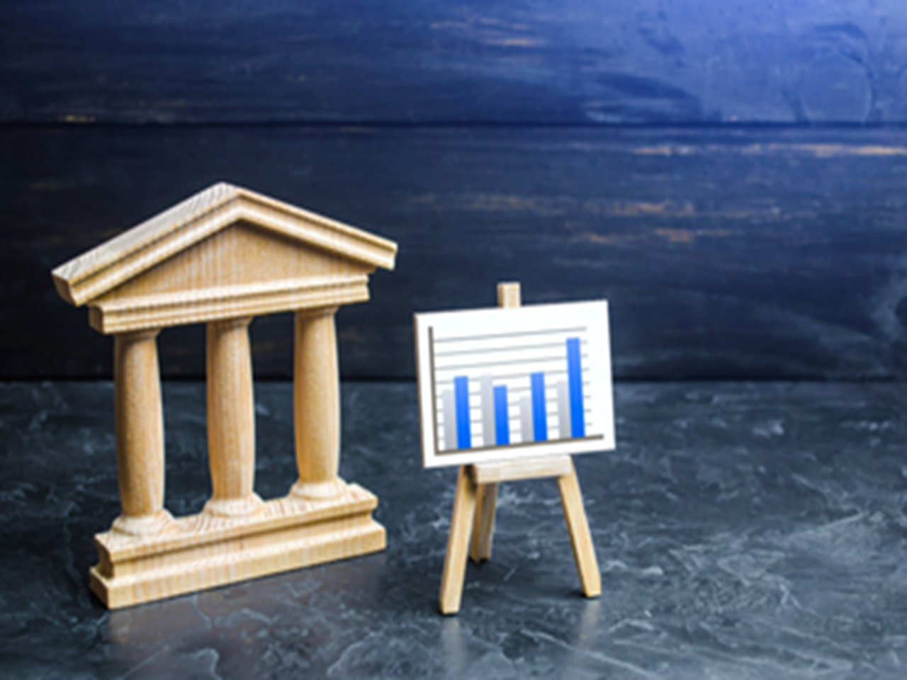 Presentation with bar chart